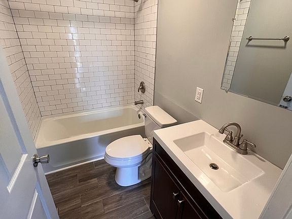 4th image of 1117 E 15th St
