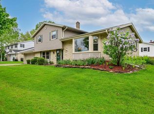 2765 Mayfair Ct, Wauwatosa, WI 53222