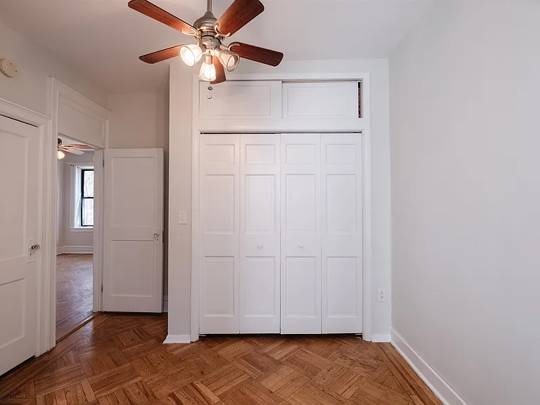 76 Romaine Ave #4 — Photo 16