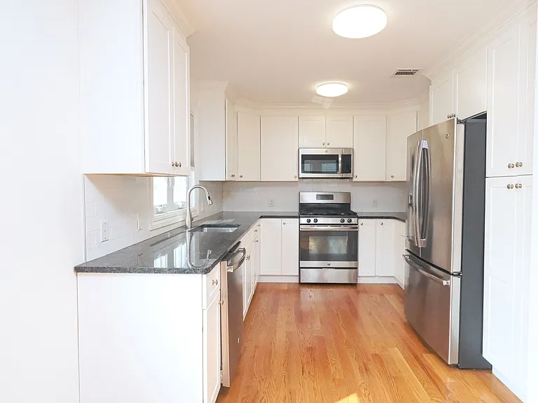 38 Centre St — Photo 6