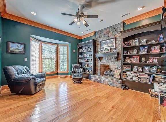3rd image of 8108 Bay View Ln