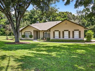 11240 Grandview Dr, Dade City, FL 33525