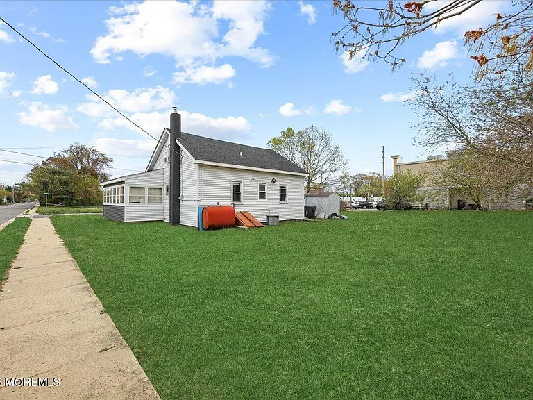 506 Lloyd Rd — Photo 4