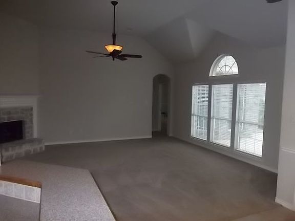 3rd image of 2509 Greenbriar Dr