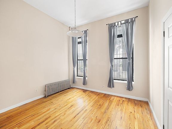 4th image of 516 Carlton Ave #4