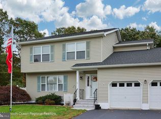 25 Higgins Ct, Howell, NJ 07731