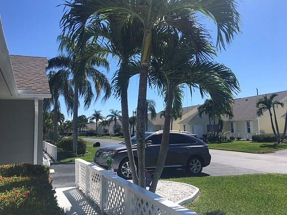 4th image of 2615 SE Tropical East Cir