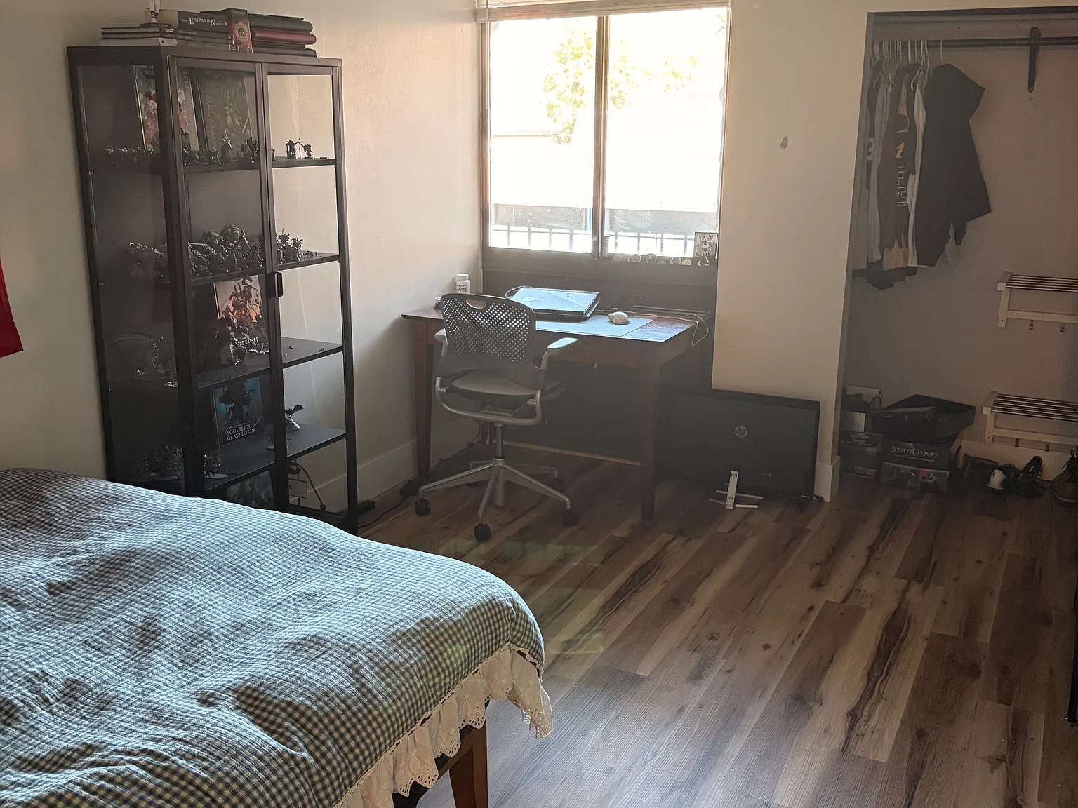 3 bed, 155 sqft, $900 — Photo 1