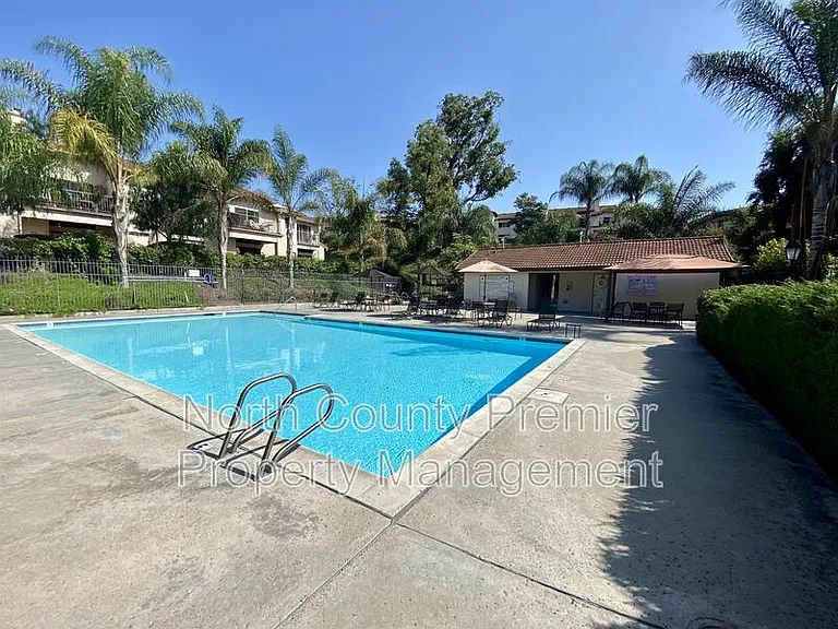 2850 Englewood Way — Photo 10