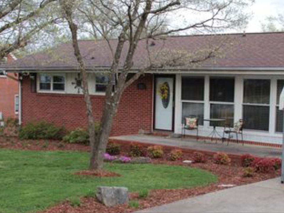 1st image of 1113 S Woodleigh Cir