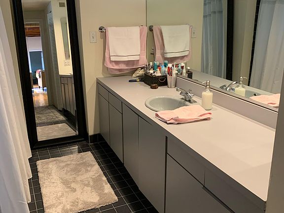 4th image of 2310 N Lincoln Ave #4