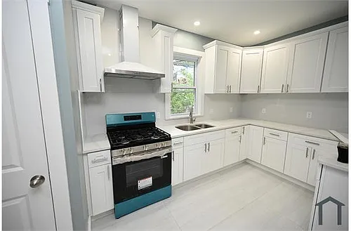 16 Greenwich St Photo 1