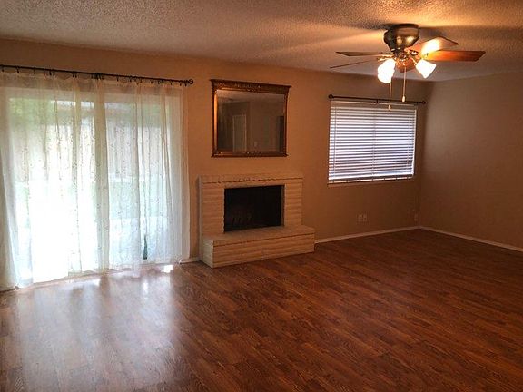4th image of 2819 Old Field Dr