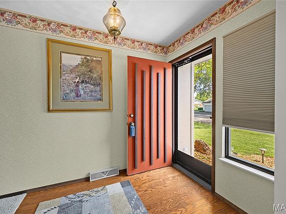 3rd image of 21 N Saint Johns Dr