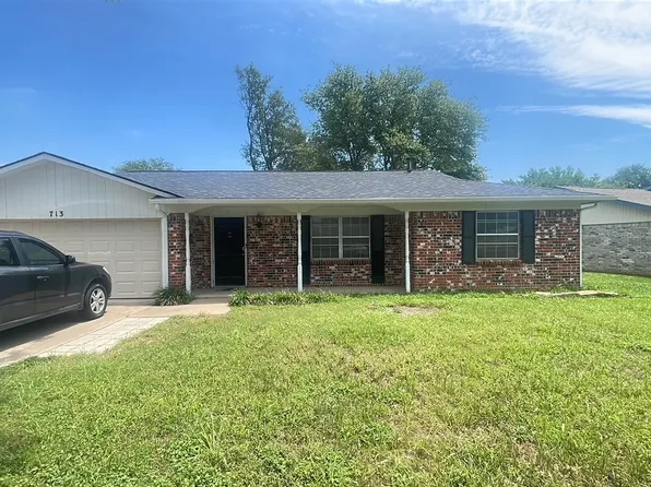 713 Palomino Dr, Saginaw, TX 76179