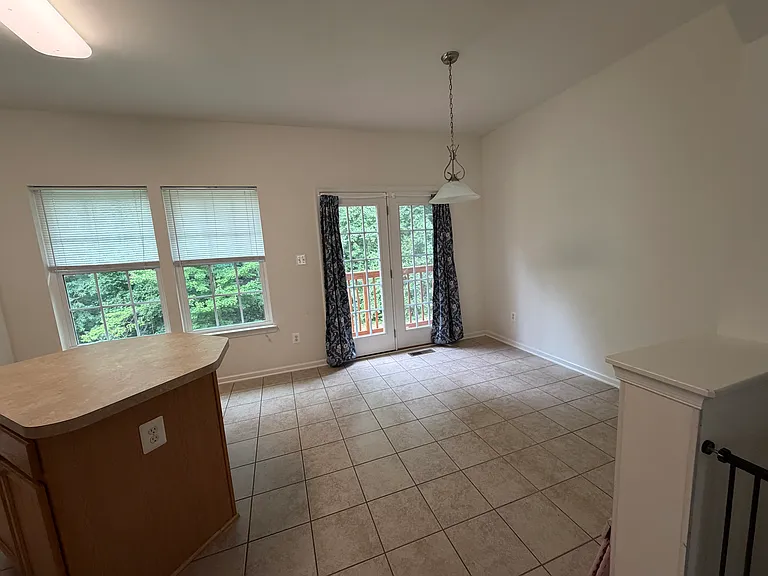 820 Rockcreek Rd — Photo 5