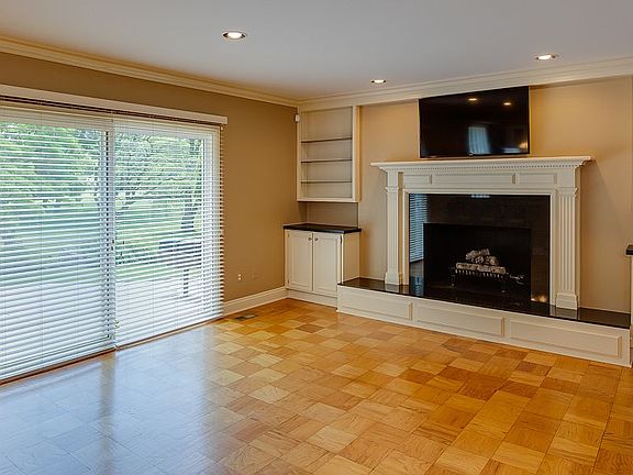 5th image of 32362 Olde Franklin Dr