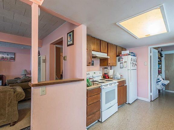5th image of 36518 Riverview Dr