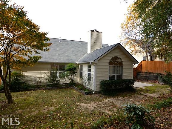 3rd image of 805 Whitecrest Ct