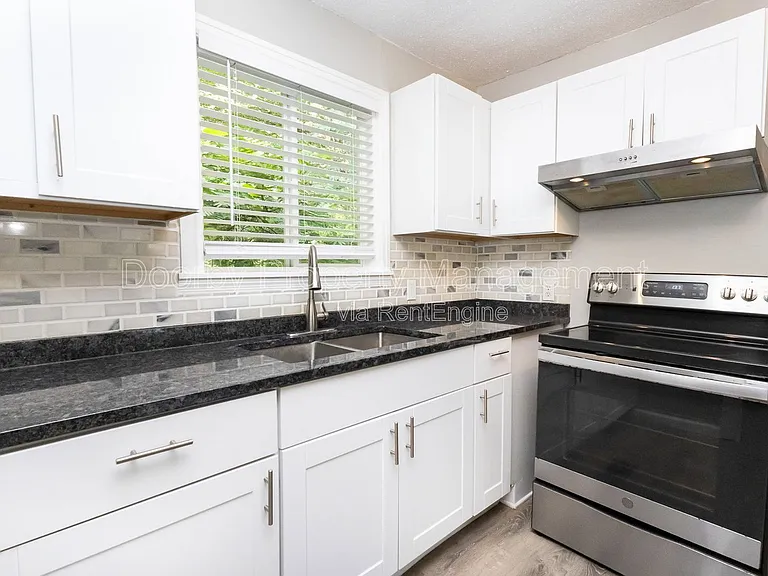 1635 Dogwood Dr — Photo 12