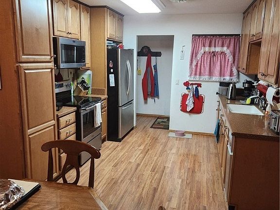 3rd image of 6429 Hill View Ave