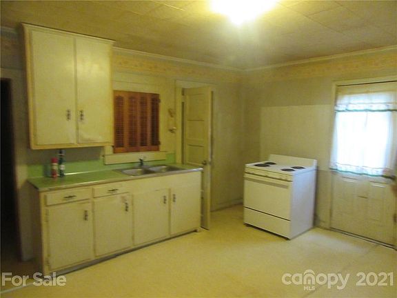 5th image of 709 Jefferson Ave NE