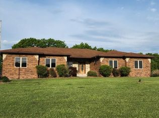 700 Hidden Springs Ln, Reeds Spring, MO 65737