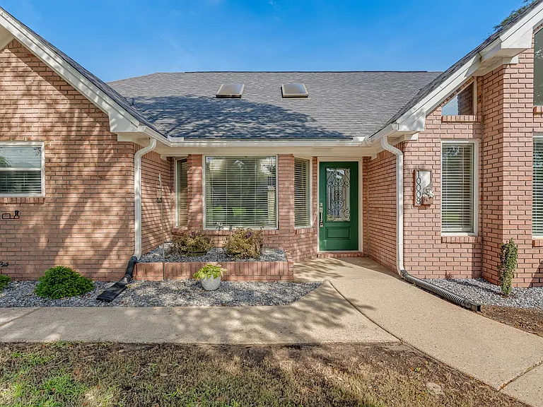 10008 Calle De Palencia — Photo 4