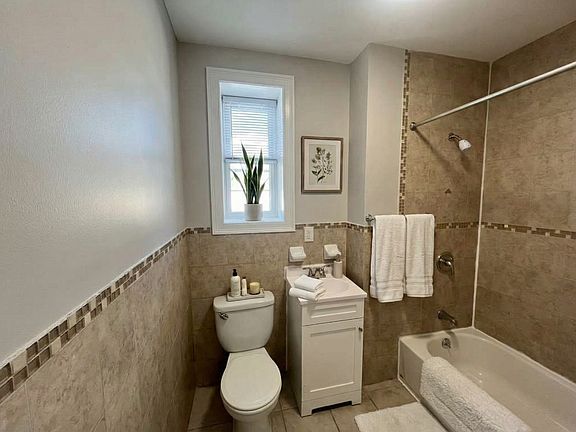 5th image of 18-22 Wright Ave #8