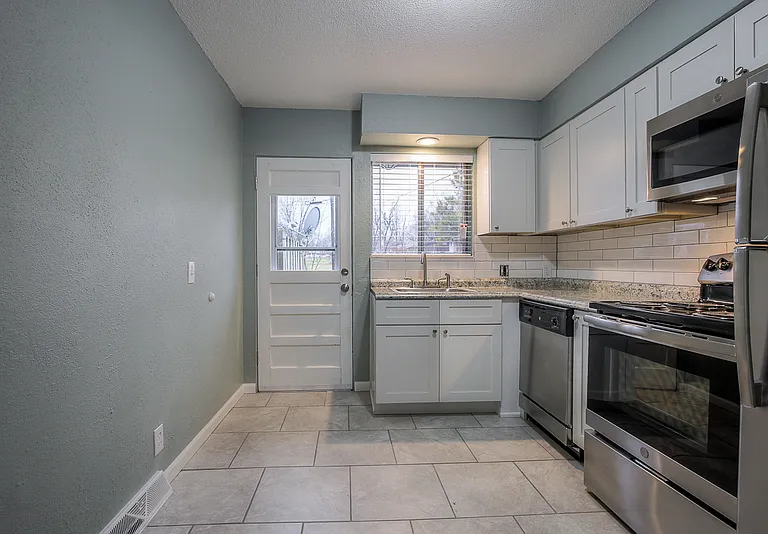 514 NE Corder St #B — Photo 11