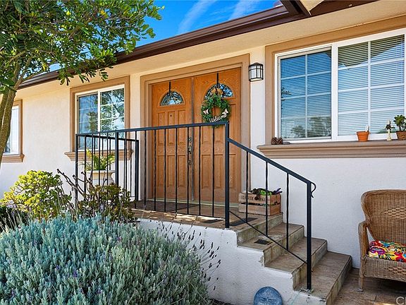 3rd image of 421 Washingtonia Dr
