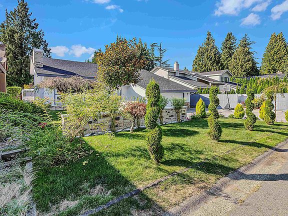 3rd image of 6875 Rockford Pl