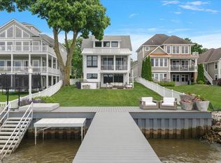 579 Crescent Dr, Holland, MI 49423