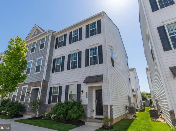 10 Manchester Dr, Hatboro, PA 19040