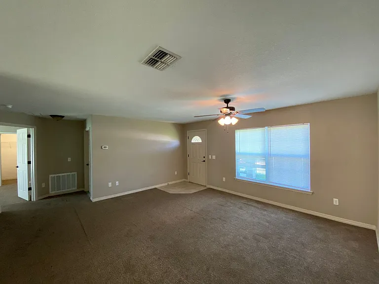 16618 SW 31st Cir — Photo 8