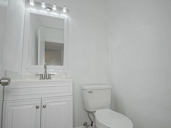 2nd image of 828 Sheree Lynn Ct