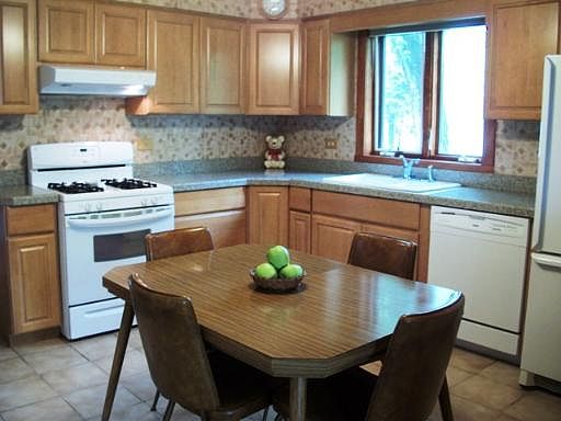5th image of 428 N Blackhawk Dr