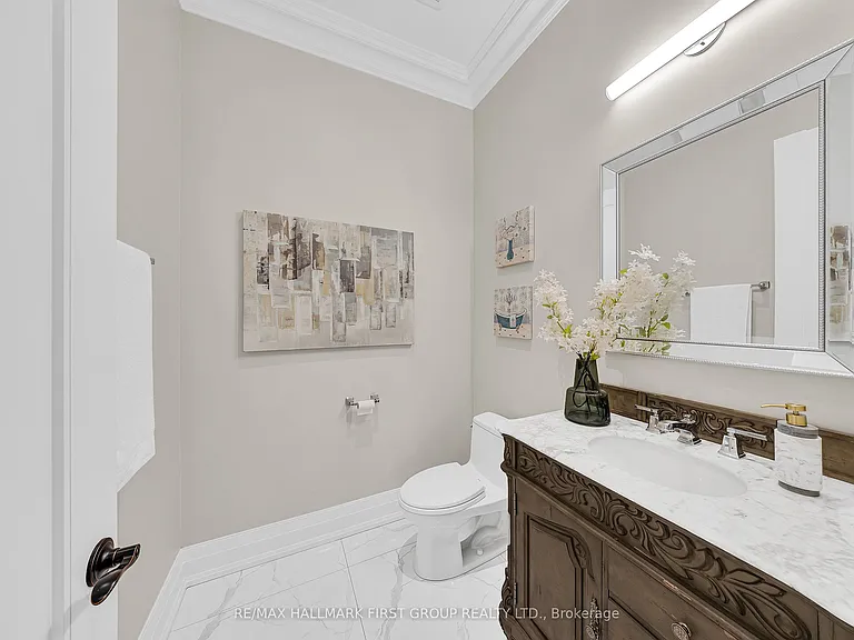 752 Hillview Cres — Photo 6