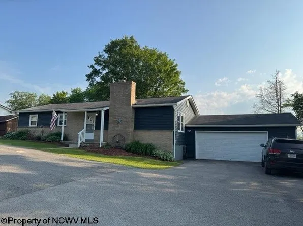 235 Hickory Dr, Elkins, WV 26241