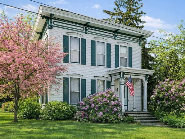 427 S Main St NE, Cedar Springs, MI 49319