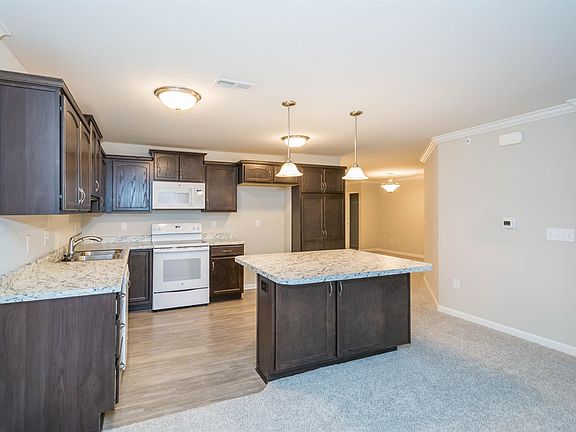 4th image of 1405 Riviera Dr #23202