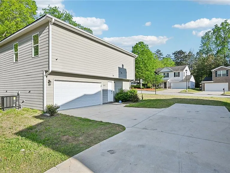 4437 Ben Hill Rd — Photo 35
