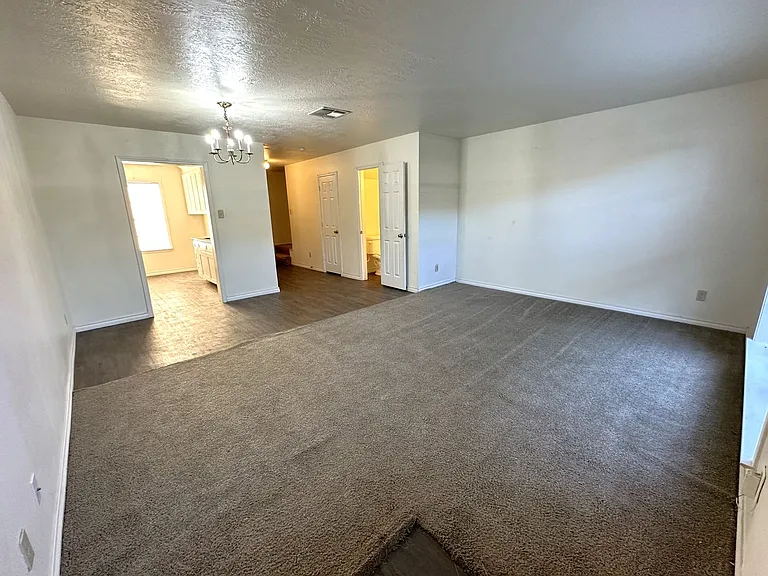 3720 Laurel St — Photo 3