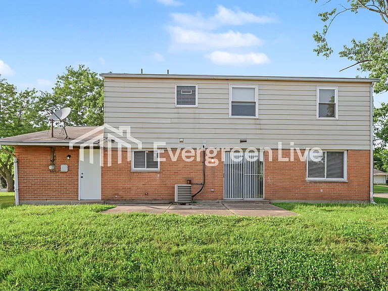 1733 Continental Dr — Photo 15