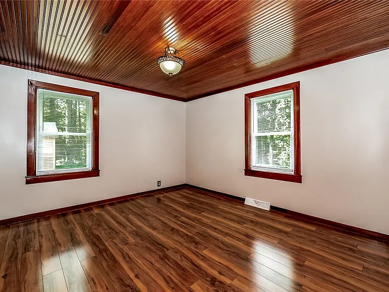 125 Old Mill Rd — Photo 20
