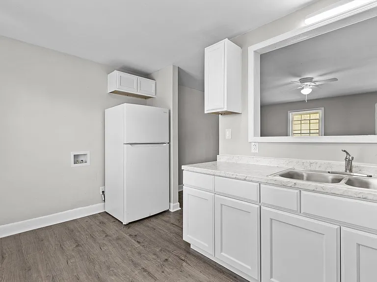2101 Montclair Ave — Photo 12