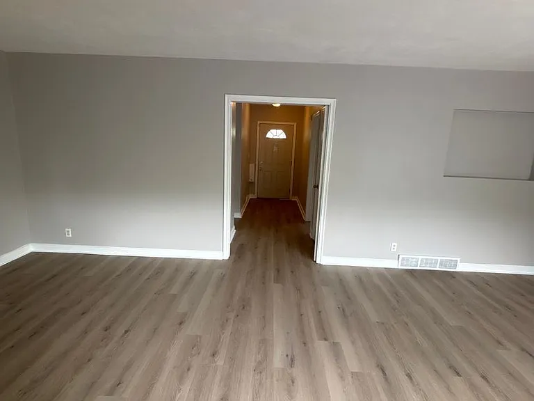 418 Wheelock Pkwy W — Photo 2