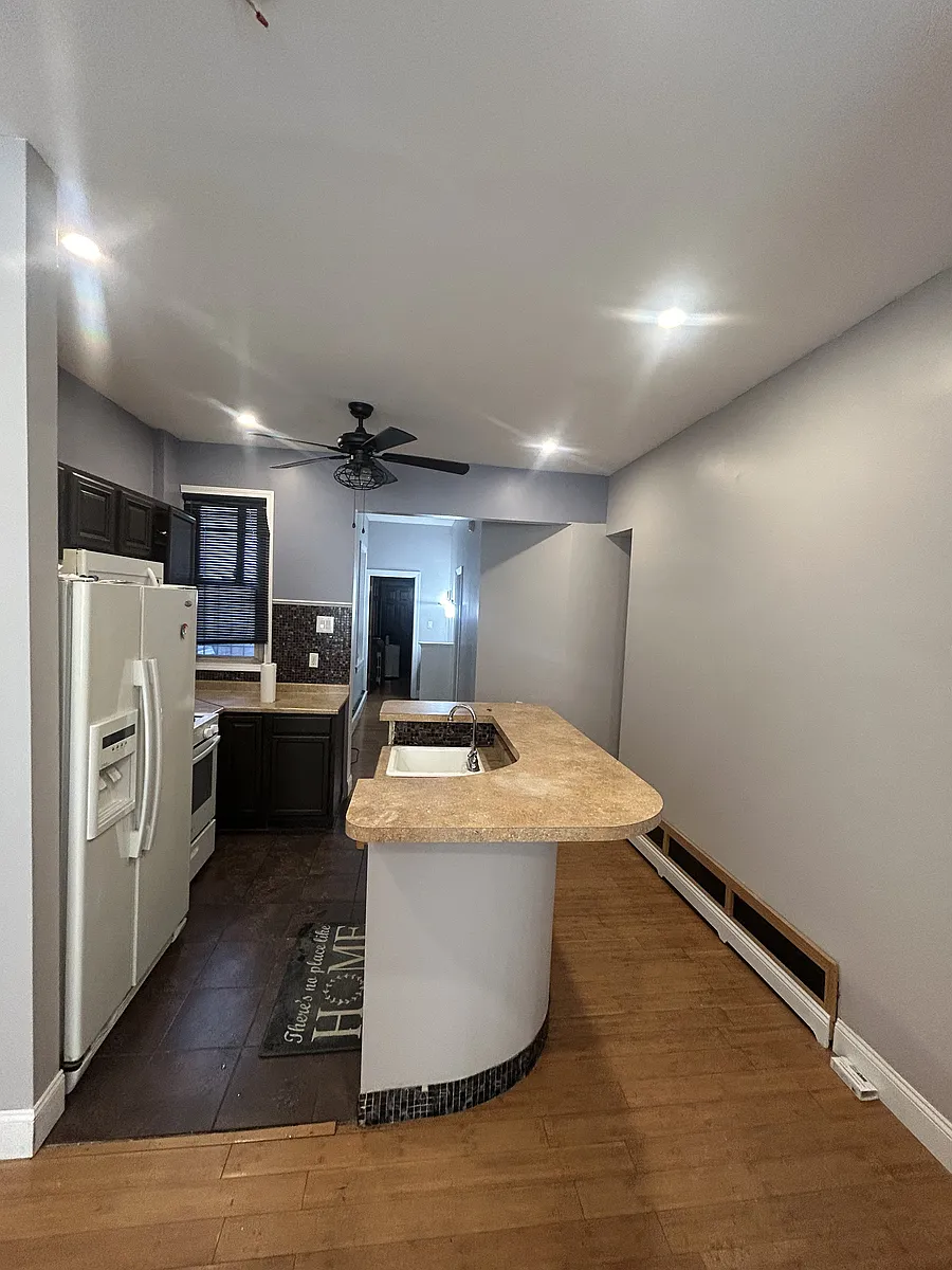 Building Photo - 2423 N 33rd St #1