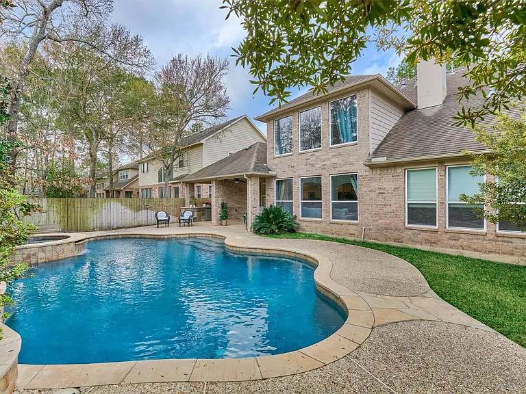 18 Wyckham Cir — Photo 36
