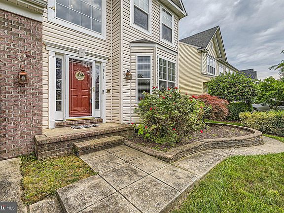 3rd image of 815 Anna Ln